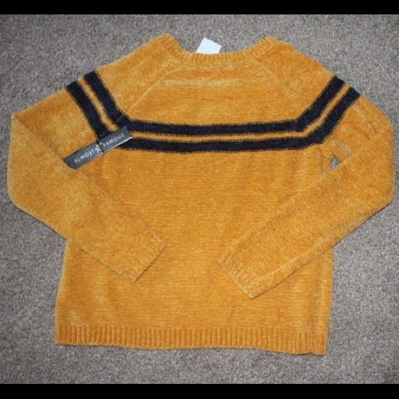 Sweater - Picture 3 of 4